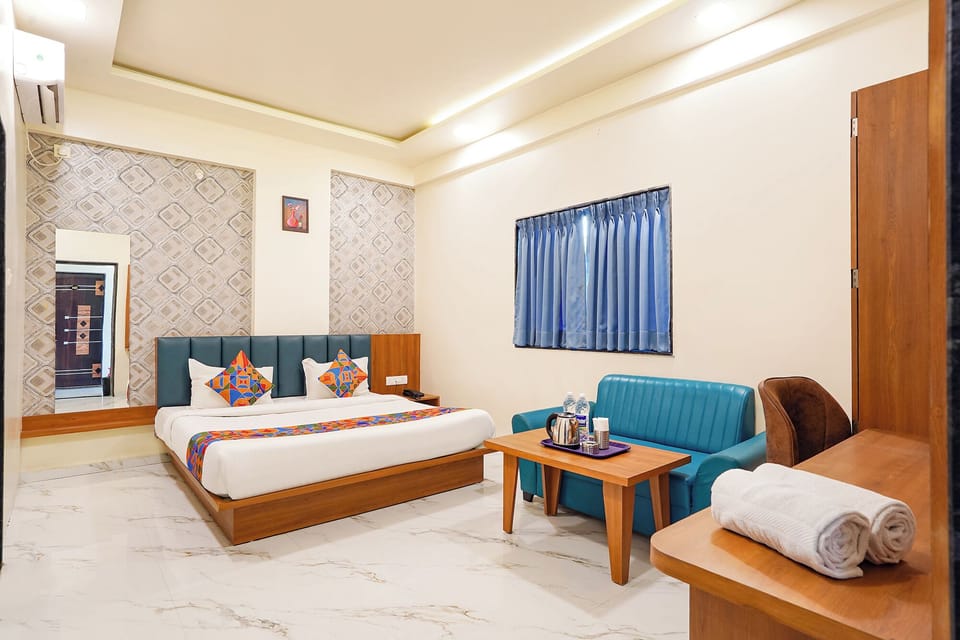 Egyptian cotton sheets, premium bedding, in-room safe, WiFi (free)