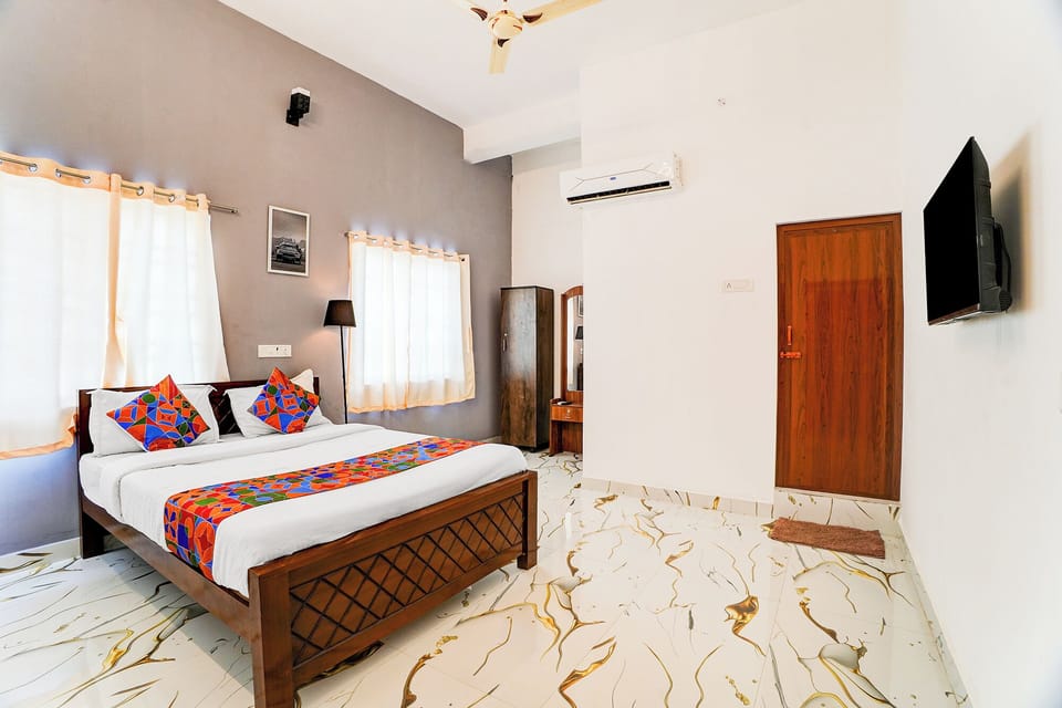Egyptian cotton sheets, premium bedding, in-room safe, free WiFi