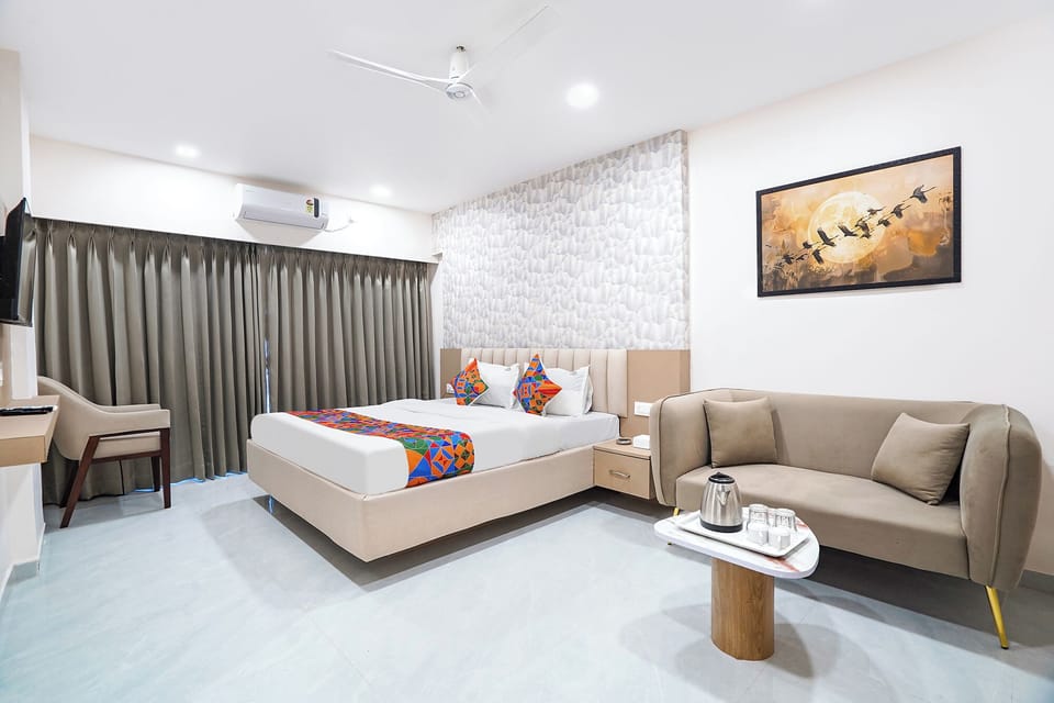 Deluxe Room | Egyptian cotton sheets, premium bedding, in-room safe, free WiFi