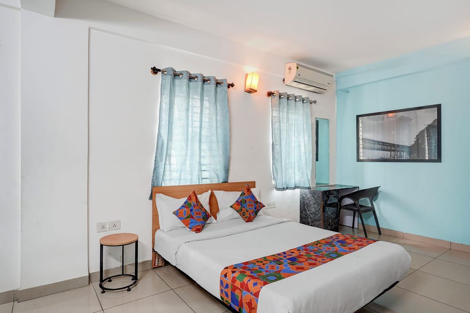 Egyptian cotton sheets, premium bedding, in-room safe, free WiFi