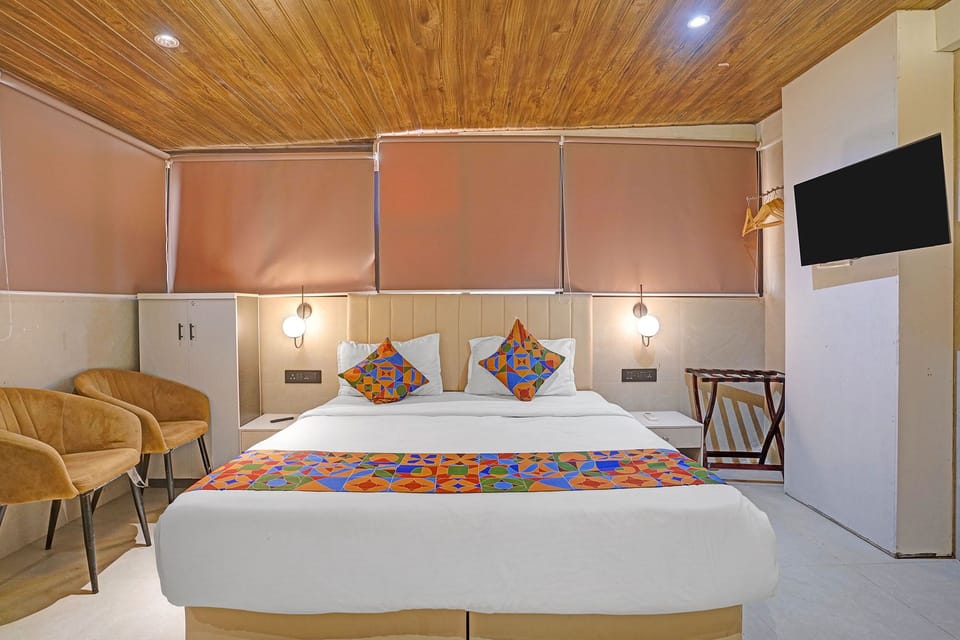 Egyptian cotton sheets, premium bedding, in-room safe, free WiFi