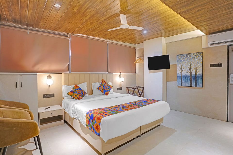 Egyptian cotton sheets, premium bedding, in-room safe, free WiFi