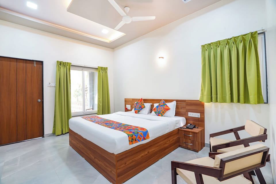 Egyptian cotton sheets, premium bedding, in-room safe, free WiFi