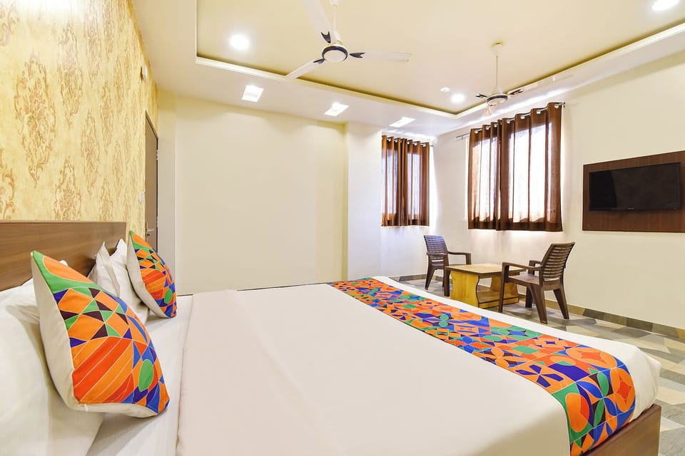 Egyptian cotton sheets, premium bedding, in-room safe, free WiFi