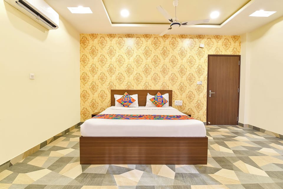 Egyptian cotton sheets, premium bedding, in-room safe, free WiFi