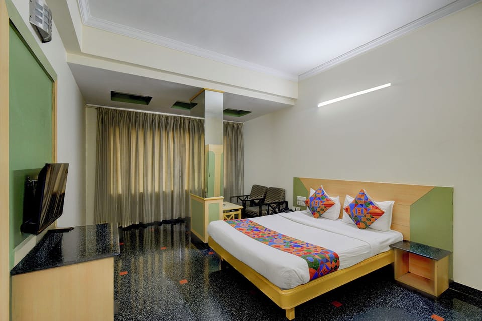 Egyptian cotton sheets, premium bedding, in-room safe, free WiFi