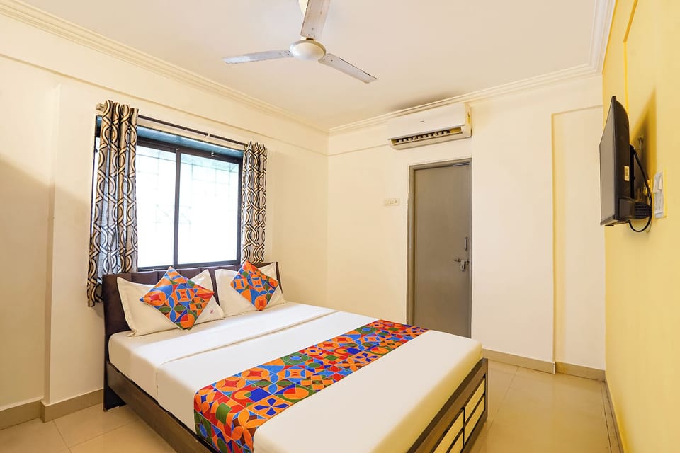 Egyptian cotton sheets, premium bedding, in-room safe, free WiFi
