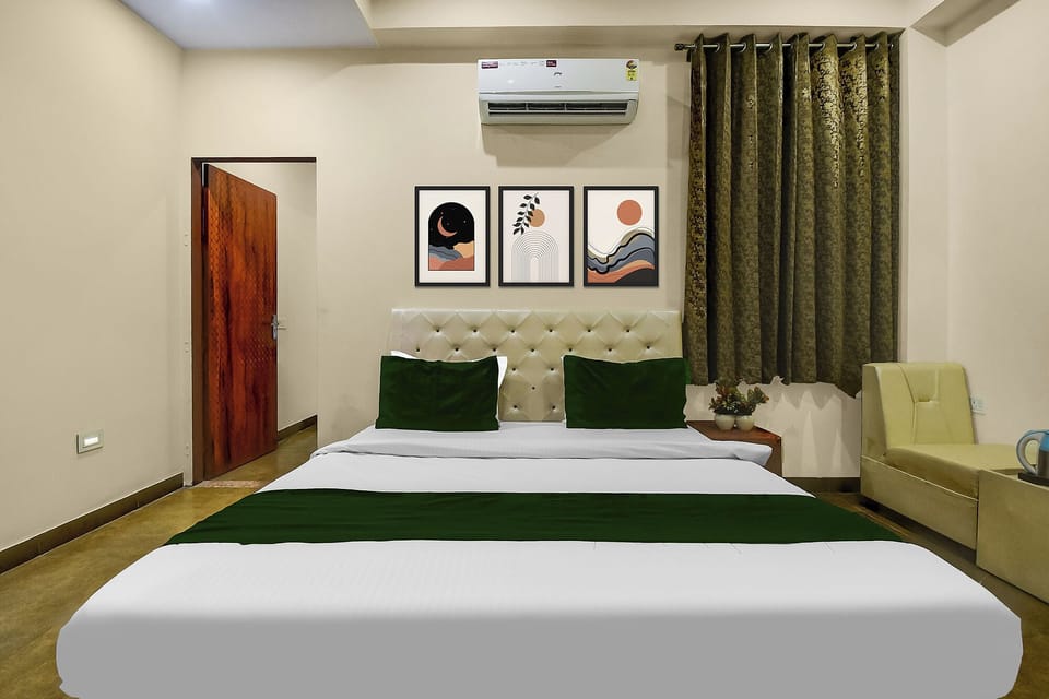 Egyptian cotton sheets, premium bedding, in-room safe, free WiFi