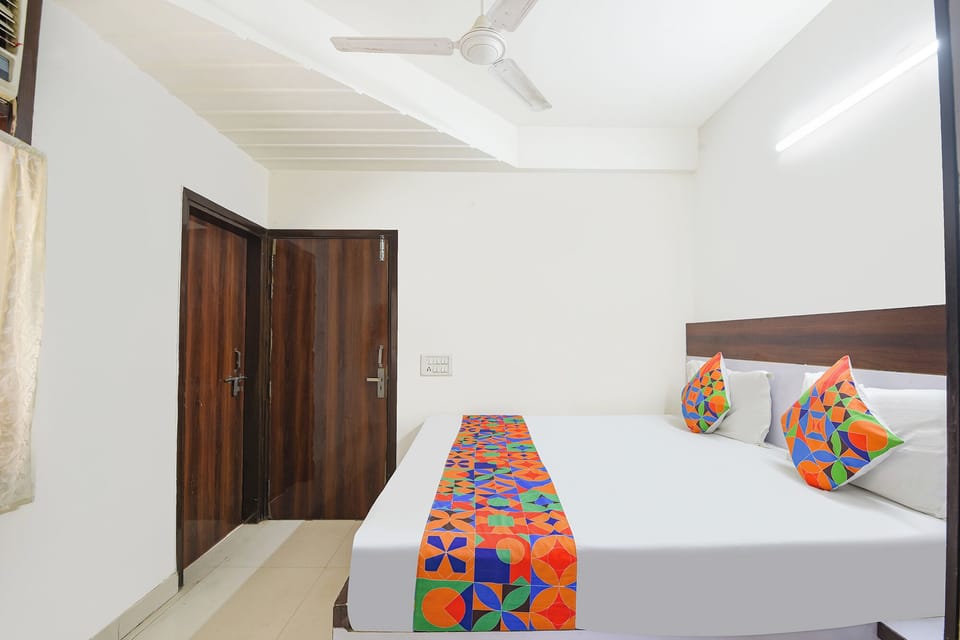 Egyptian cotton sheets, premium bedding, in-room safe, free WiFi