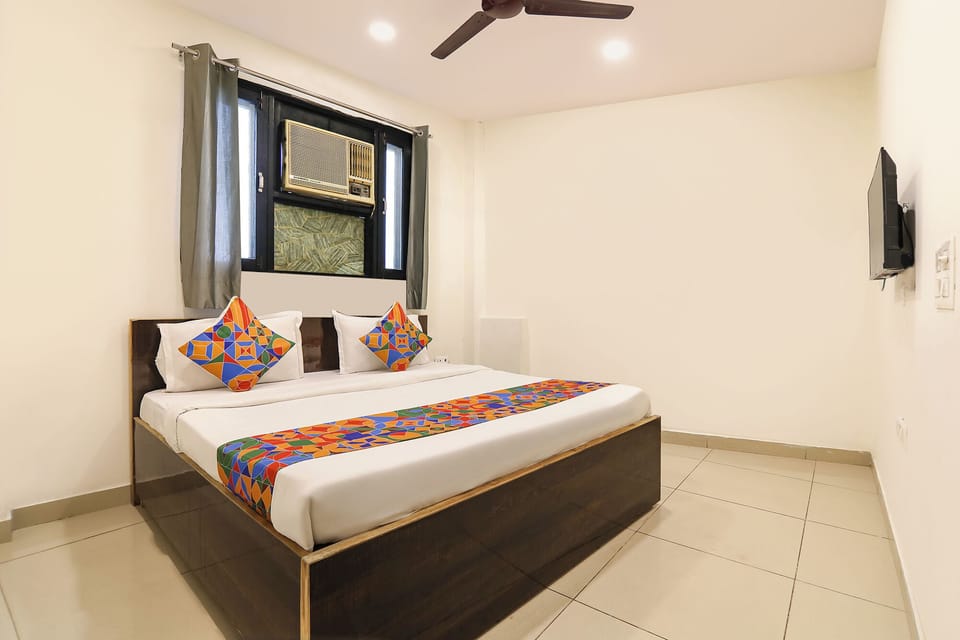 Egyptian cotton sheets, premium bedding, in-room safe, free WiFi