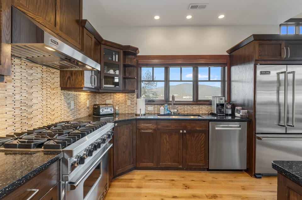 Fully stocked kitchen. | Main Level