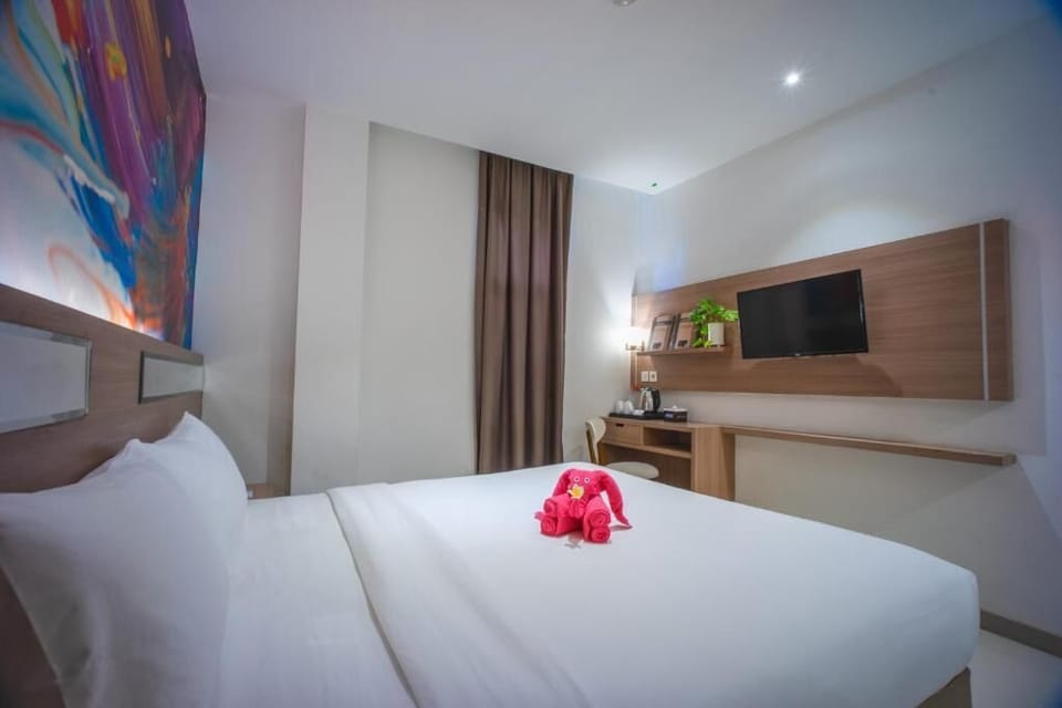Blackout drapes, soundproofing, WiFi (free)