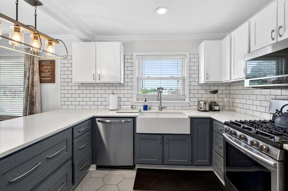 Kitchen: Cook with ease in this fully equipped kitchen, designed with modern appliances and a functional layout for everyday convenience.