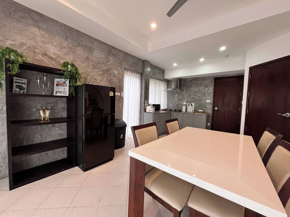 House, 2 Bedrooms, Patio | Dining room