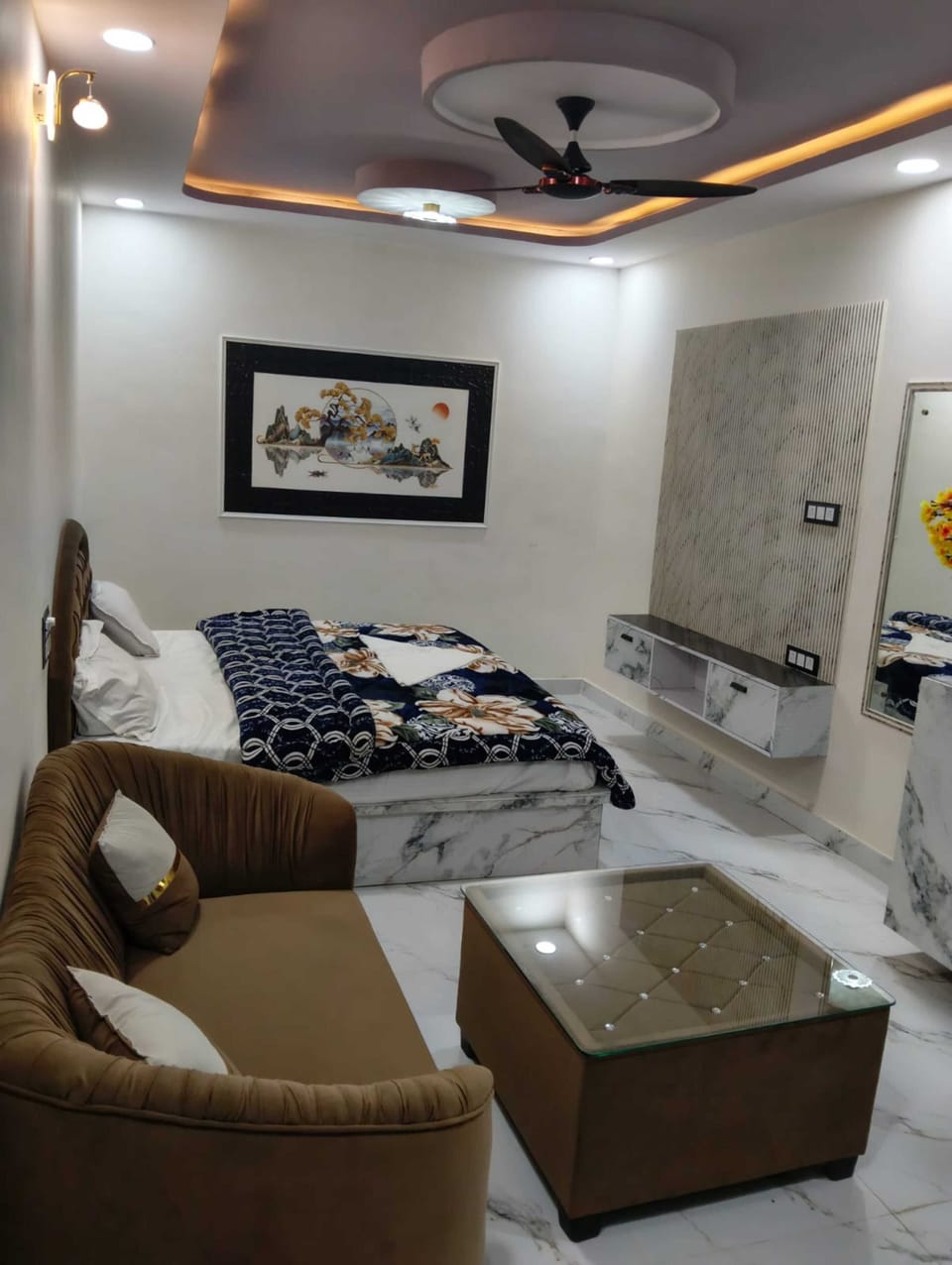 Luxury Room | Free WiFi, bed sheets