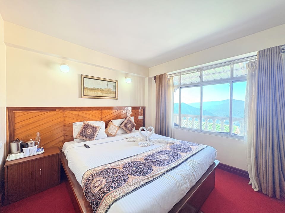 Junior Double Room, City View | Desk, soundproofing, free WiFi