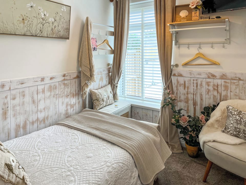 Bedroom | Argate Snickety Top, Bridlington