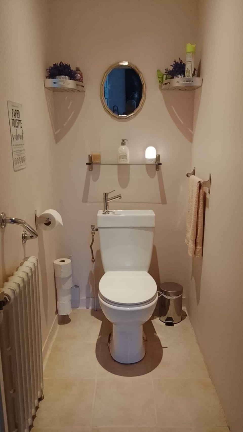 Shower, free toiletries, towels, shampoo