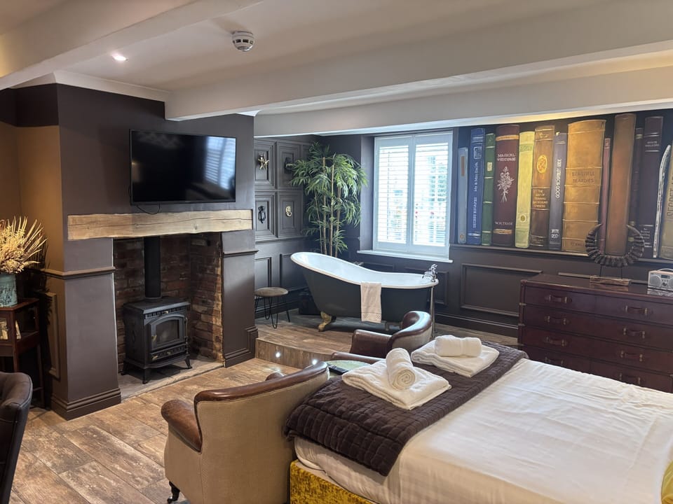 Double Room (The W Room) | Individually decorated, individually furnished, iron/ironing board