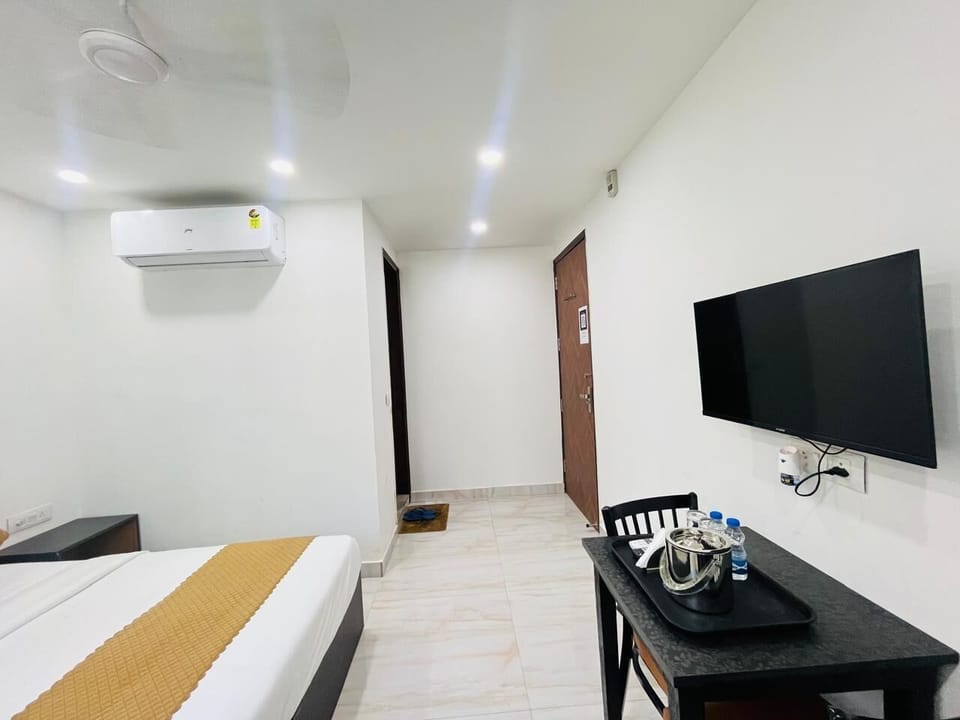 Deluxe Double Room, Balcony, City View | Egyptian cotton sheets, premium bedding, soundproofing, WiFi (free)