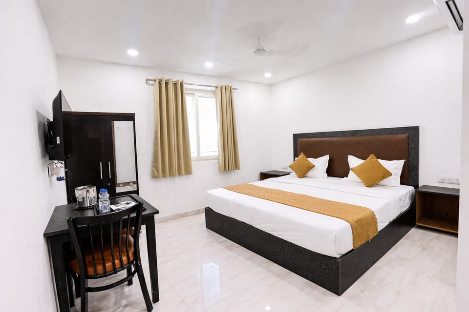 Deluxe Double Room, Balcony, City View | Soundproofing, free WiFi