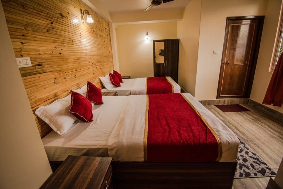 Deluxe Double Room, Balcony | Desk, WiFi (free)