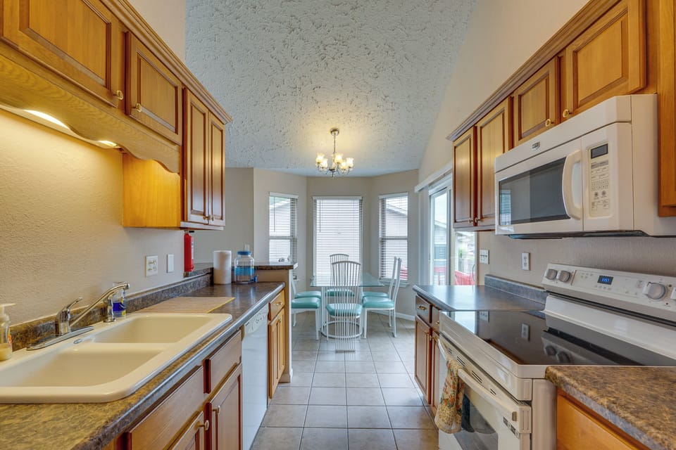 Kitchen | Toaster | Drip Coffee Maker | Main Level