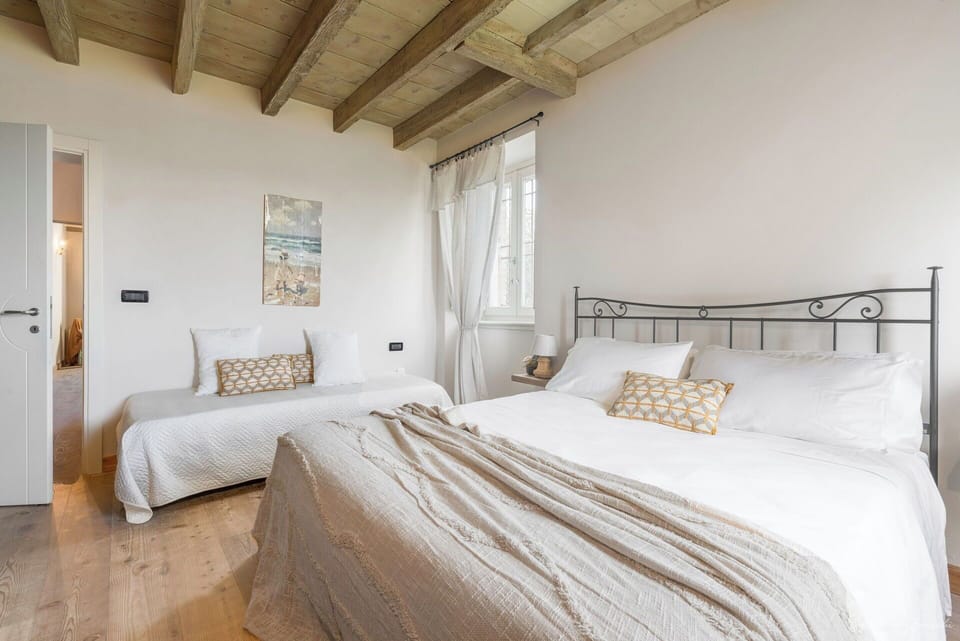 Autumn, Bedroom, Spring, Summer