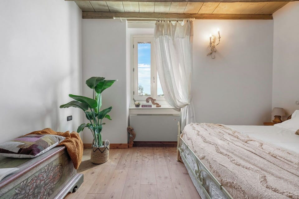 Autumn, Bedroom, Spring, Summer