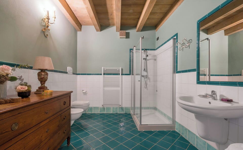 Autumn, Bathroom, Spring, Summer