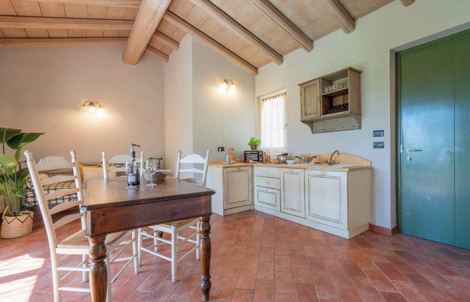 Autumn, Kitchen, Living Room, Spring, Summer