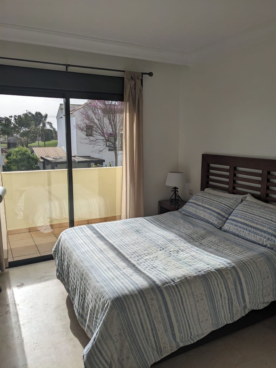 king size bed, IPTV TV, balcony,climate control.