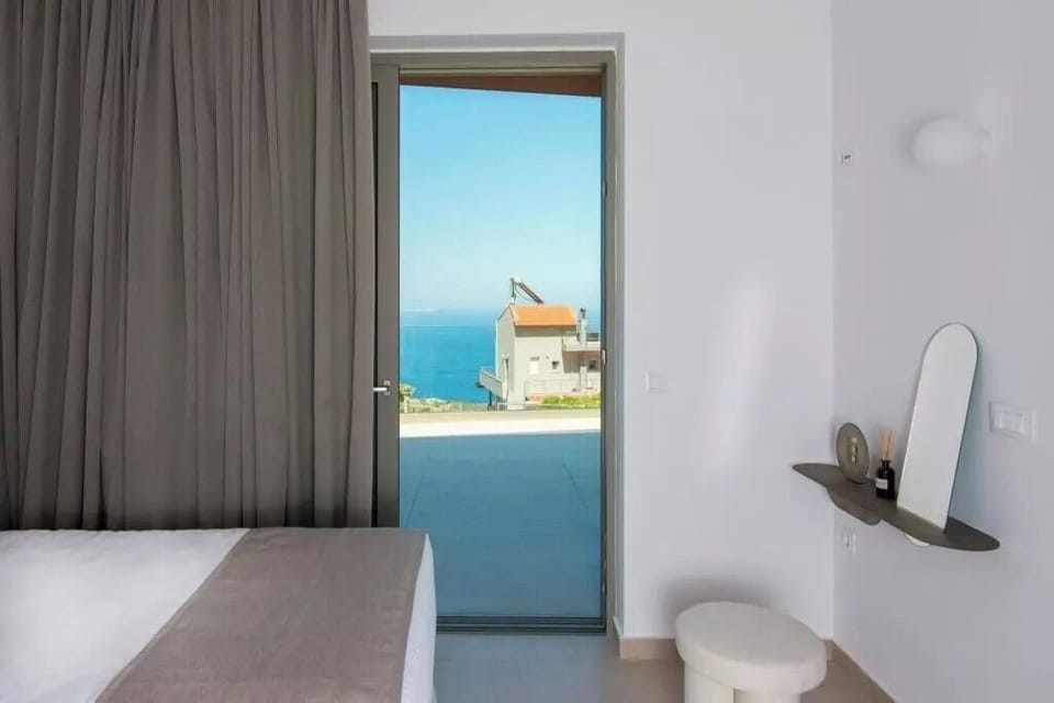 In-room safe, soundproofing, iron/ironing board, free WiFi