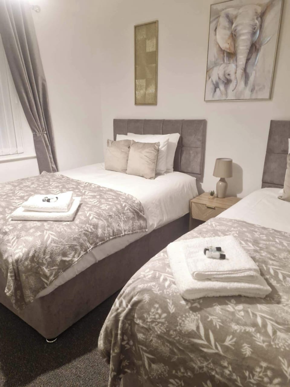 House Sleeps 10 With Garden and Pets Welcome House in Wirral