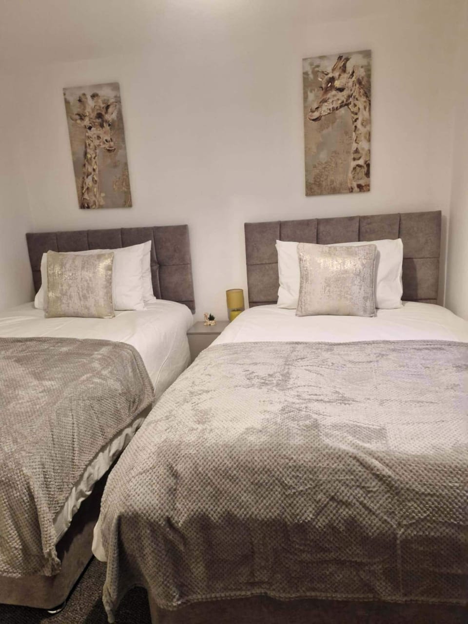 House Sleeps 10 With Garden and Pets Welcome House in Wirral
