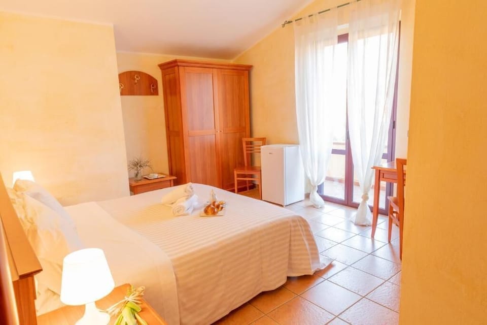 In-room safe, soundproofing, iron/ironing board, free WiFi