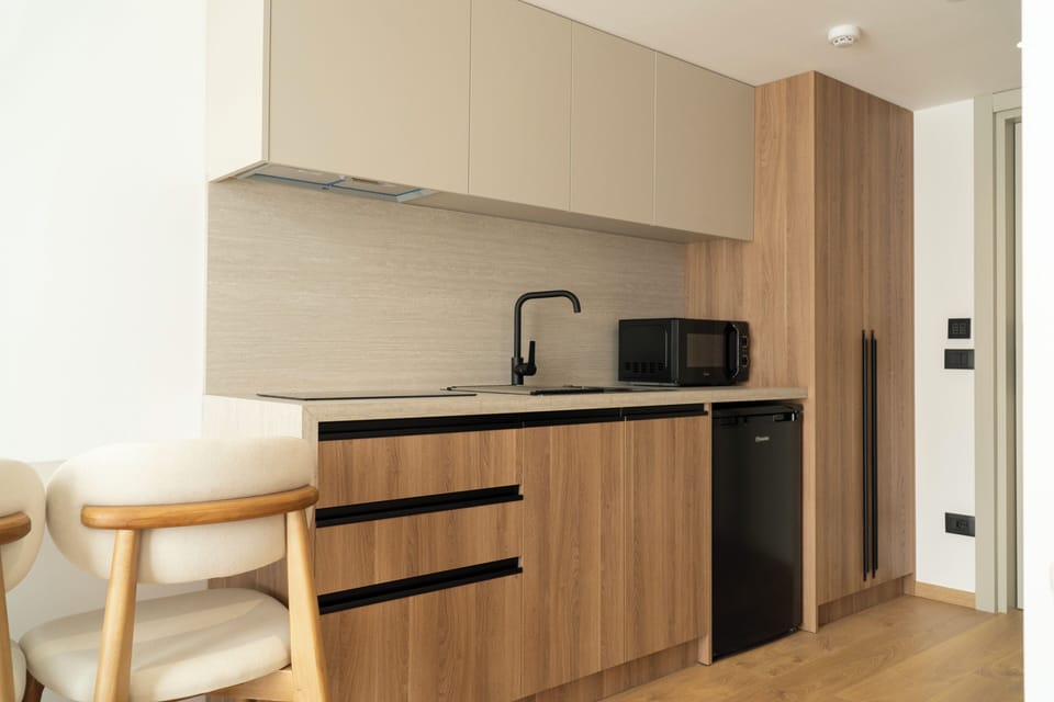 Deluxe Duplex, 1 Bedroom, Balcony | Private kitchen | Fridge, microwave, stovetop, espresso maker