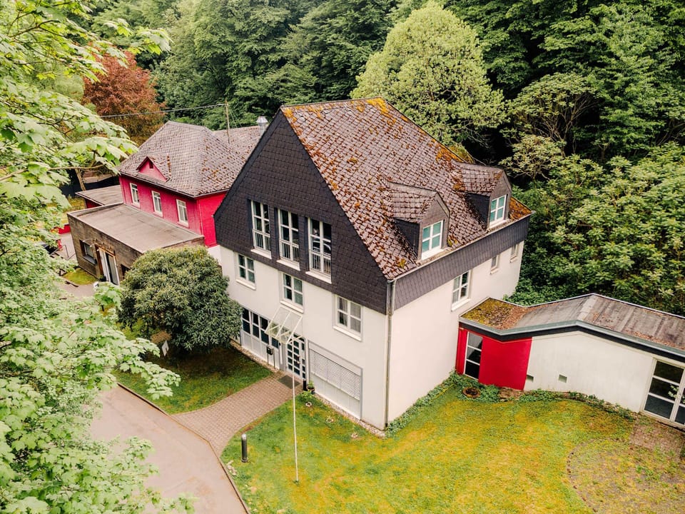 House | 5 bedrooms, high-speed internet