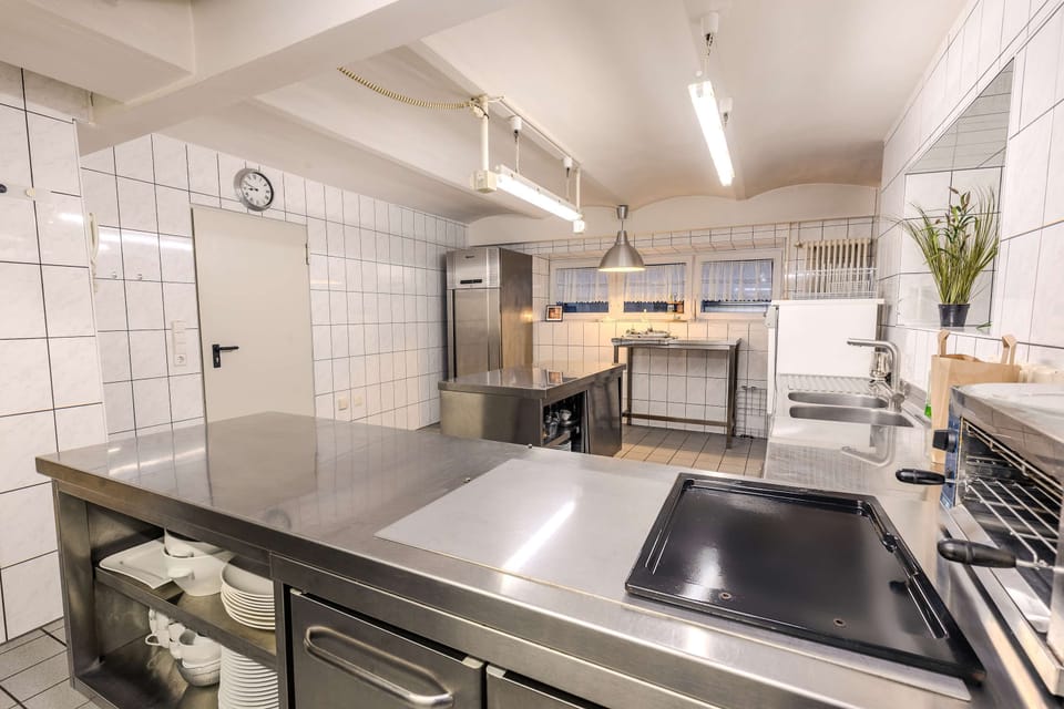 House | 9 bedrooms, Internet
