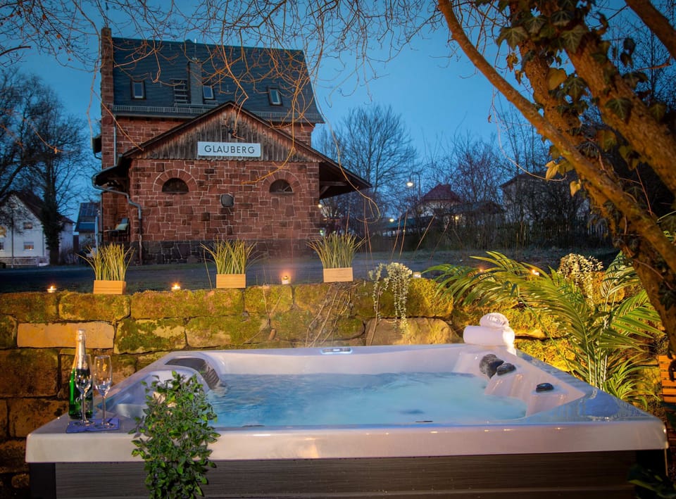House | 5 bedrooms, high-speed internet