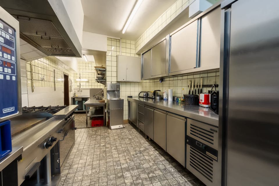 House | 12 bedrooms, Internet