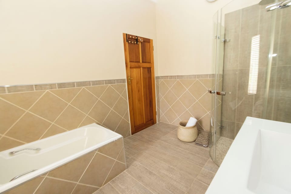Comfort Double or Twin Room, Garden View | Bathroom | Slippers