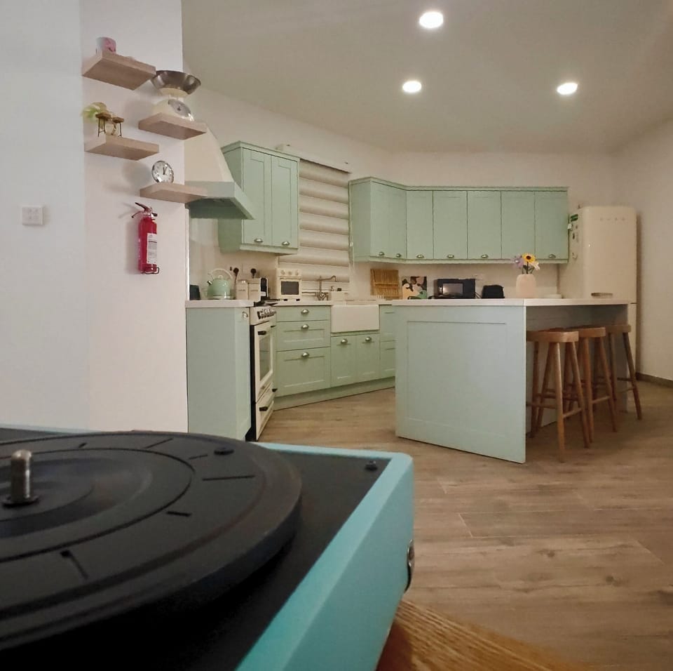 Apartment, 2 Bedrooms | Private kitchen