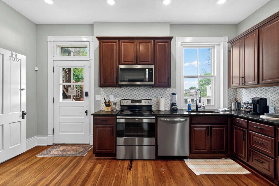 Kitchen: Bright and functional kitchen featuring updated appliances, generous counter space, and all the essentials you need. Ideal for cooking, dining, or enjoying a relaxed breakfast before heading out.
