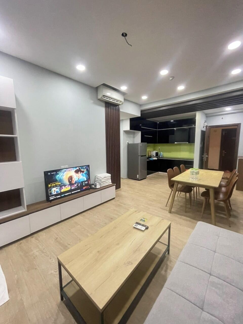 Panoramic Apartment | Private kitchen | Fridge, microwave, stovetop, cookware/dishes/utensils