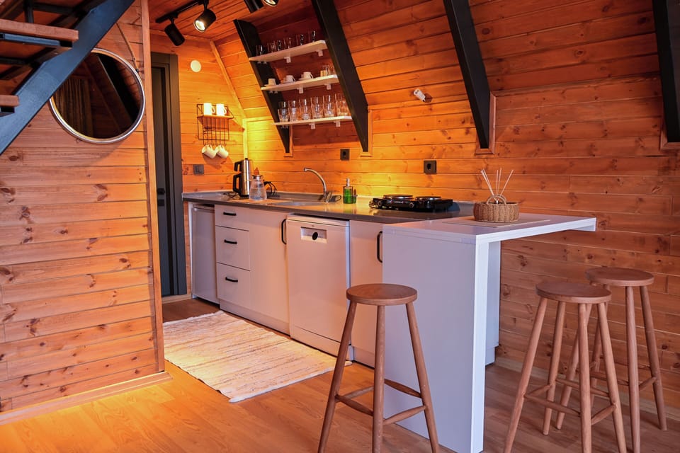 Comfort Bungalow, Pool View | Private kitchen | Mini-fridge, stovetop, cookware/dishes/utensils
