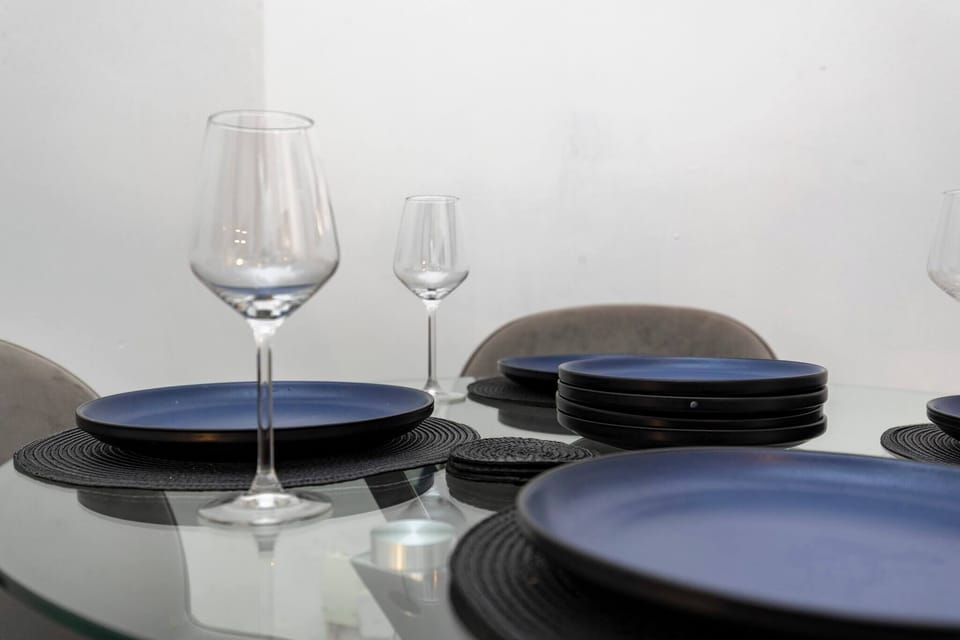 Apartment, 2 Bedrooms | Dining