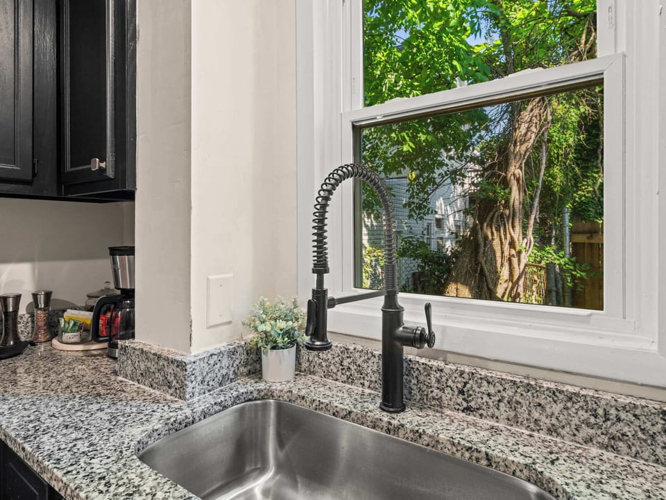 Kitchen: Whether you're preparing a quick snack or a full dinner, this spacious kitchen offers everything you need in a bright and welcoming space.