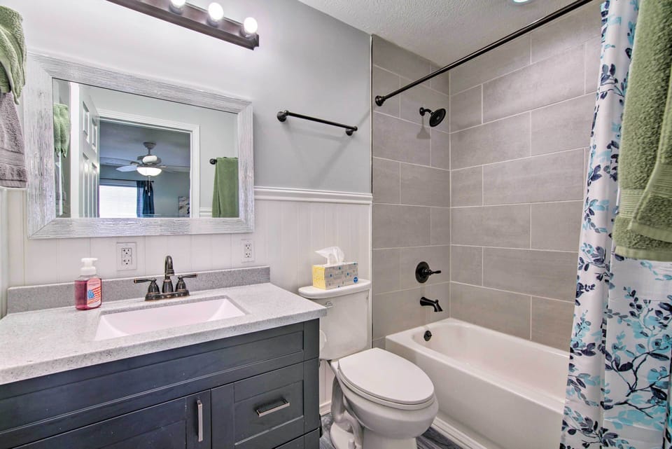 Mtn Views & Pool Access: 2 Units Near Dtwn Branson Apartment in Branson