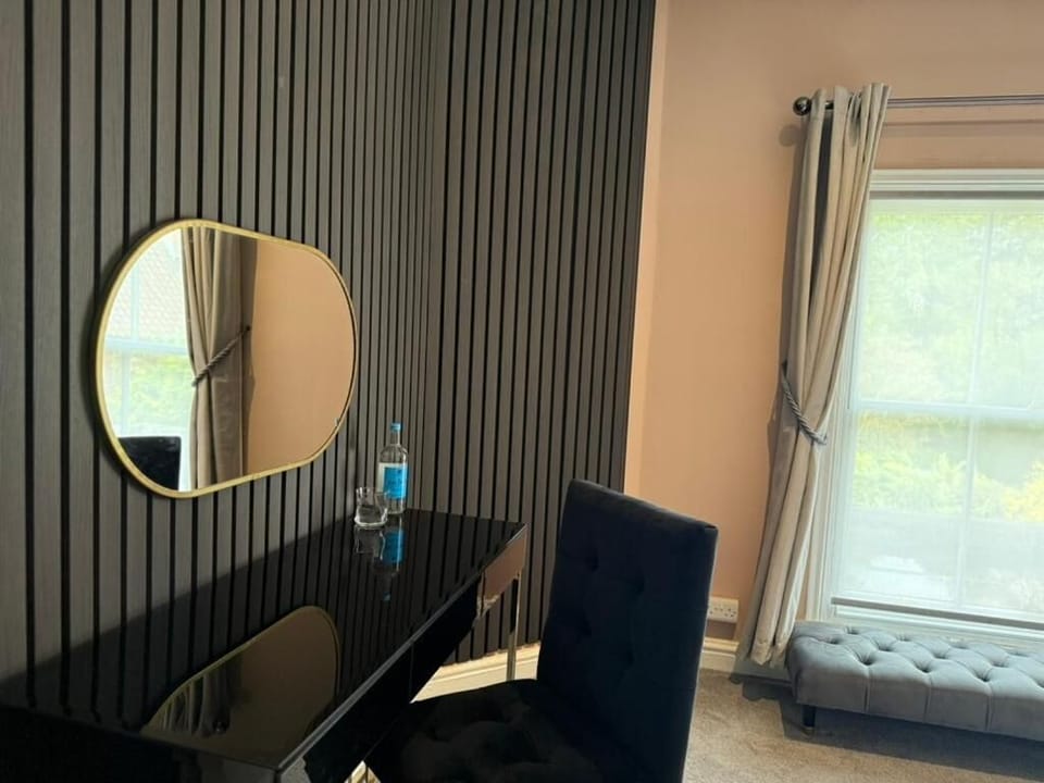 Suite, 1 Queen Bed | Interior